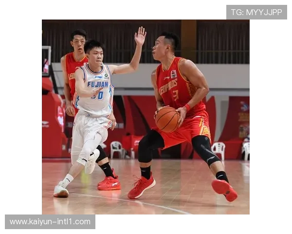 深圳约翰逊策应能力尚未展现 其与贺希宁连线效果待开发 深圳约翰逊策应能力尚未展现 其与贺希宁连线效果待开发